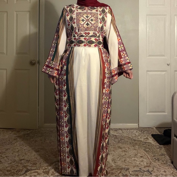 Embroidered Palestinian Thob - Picture 6 of 6